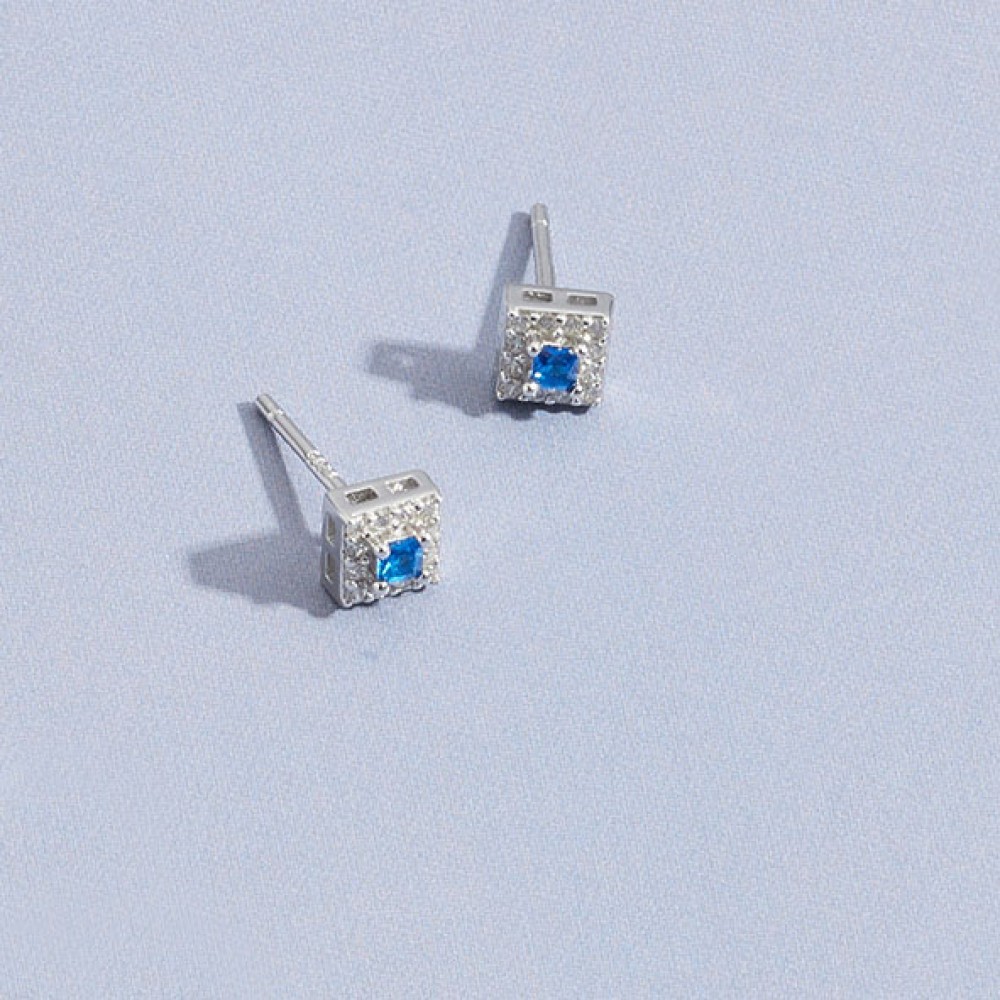 Sterling silver 925°. Square rosette studs with CZ